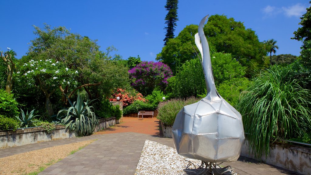 Durban Botanical Gardens showing outdoor art, a garden and a monument