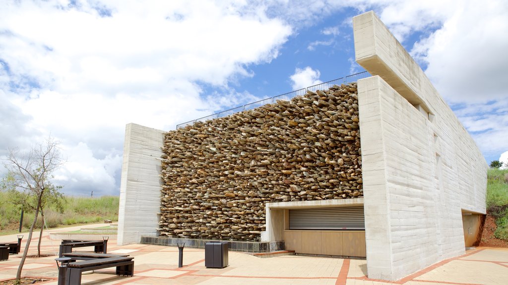 Maropeng which includes art and outdoor art