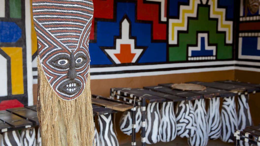 Lesedi Cultural Village som viser interiør og kunst