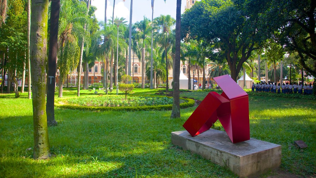 Itajaí que incluye arte al aire libre, arte y un parque