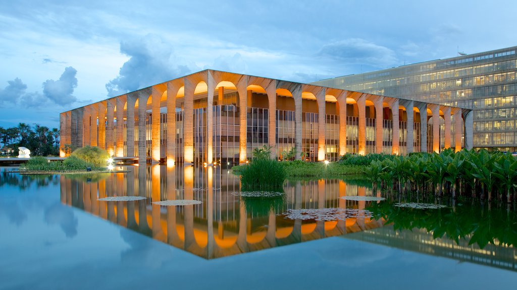 Itamaraty Palace featuring a city, a pond and château or palace