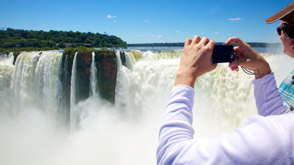 Garganta do Diabo mostrando uma cachoeira