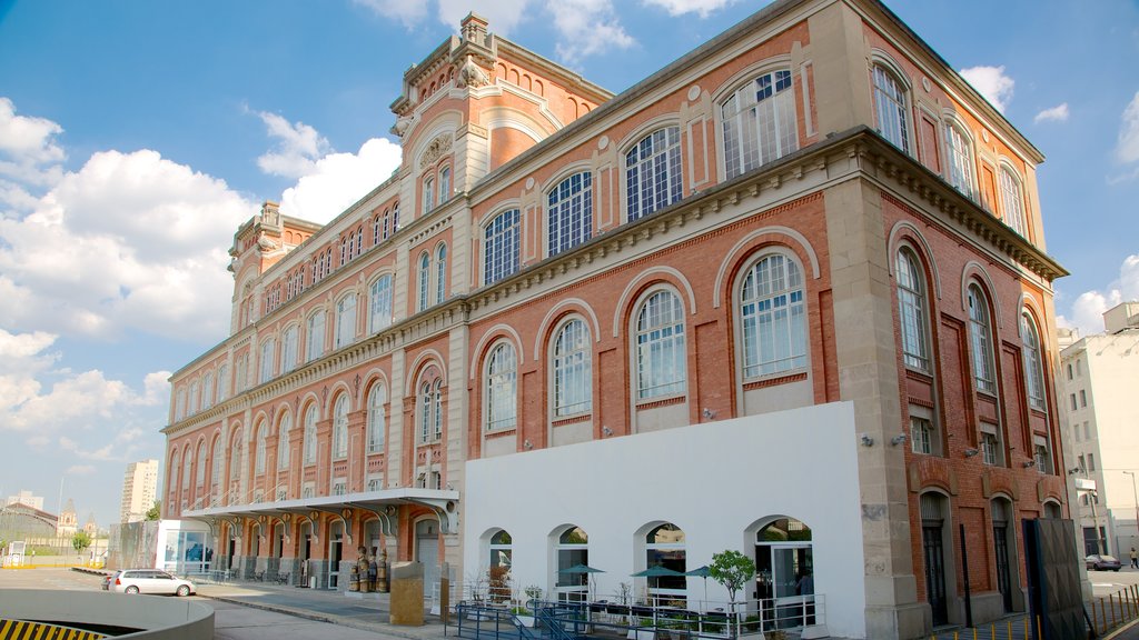 Pinacoteca do Estado which includes heritage architecture