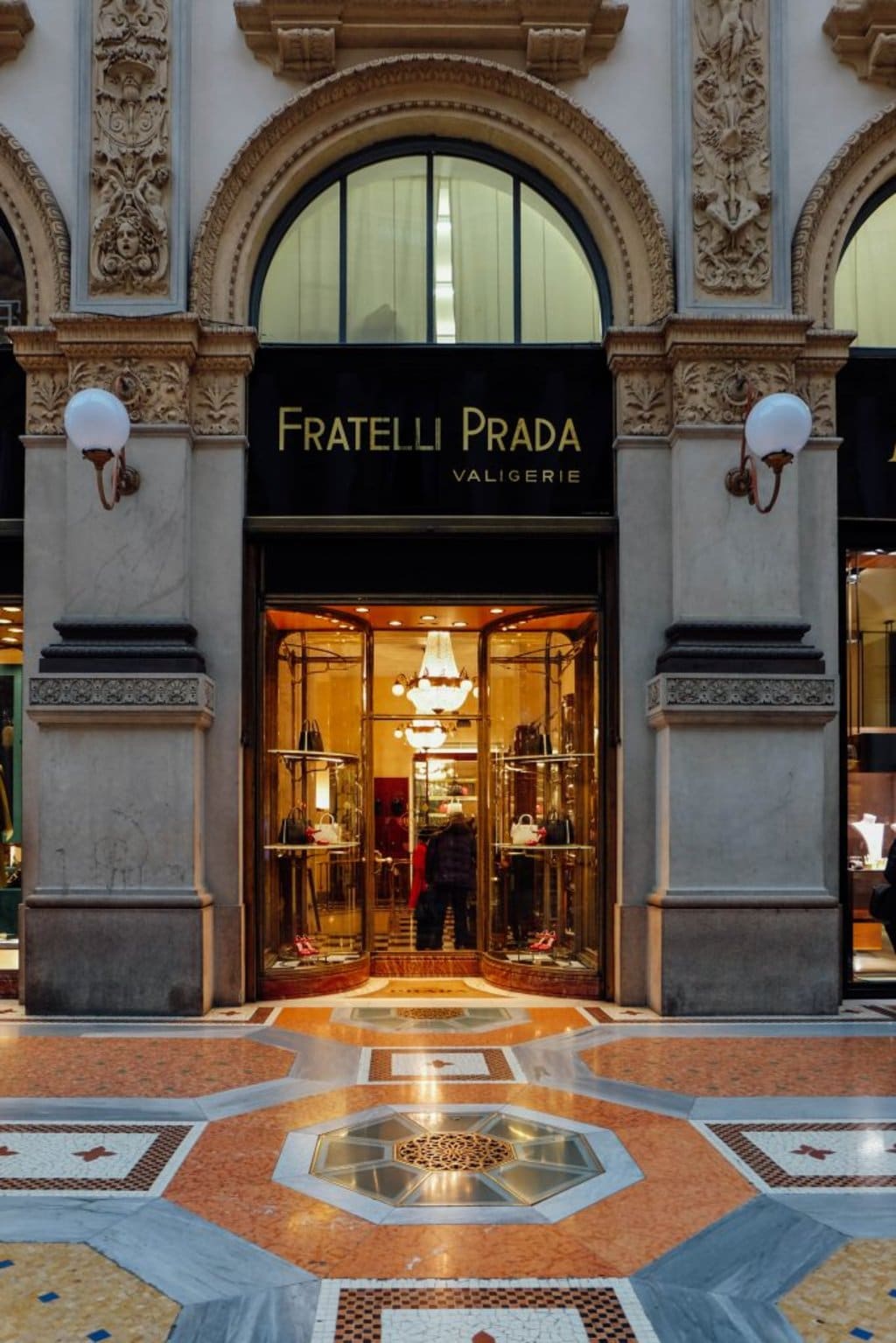 milan_shopping-original_prada