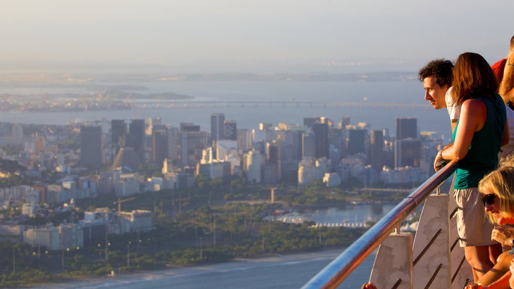 Sugar Loaf Mountain featuring a city