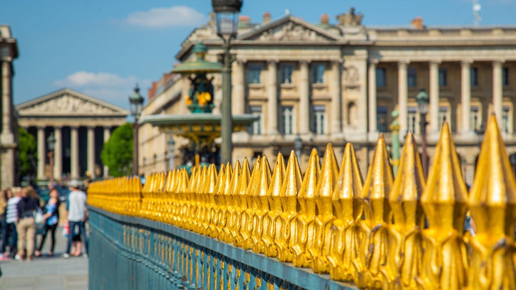 Place de la Concorde mostrando arquitectura patrimonial