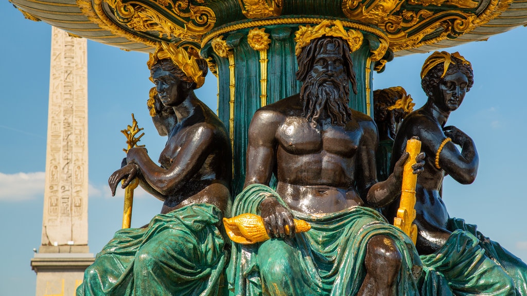 Place de la Concorde toont een standbeeld of beeldhouwwerk