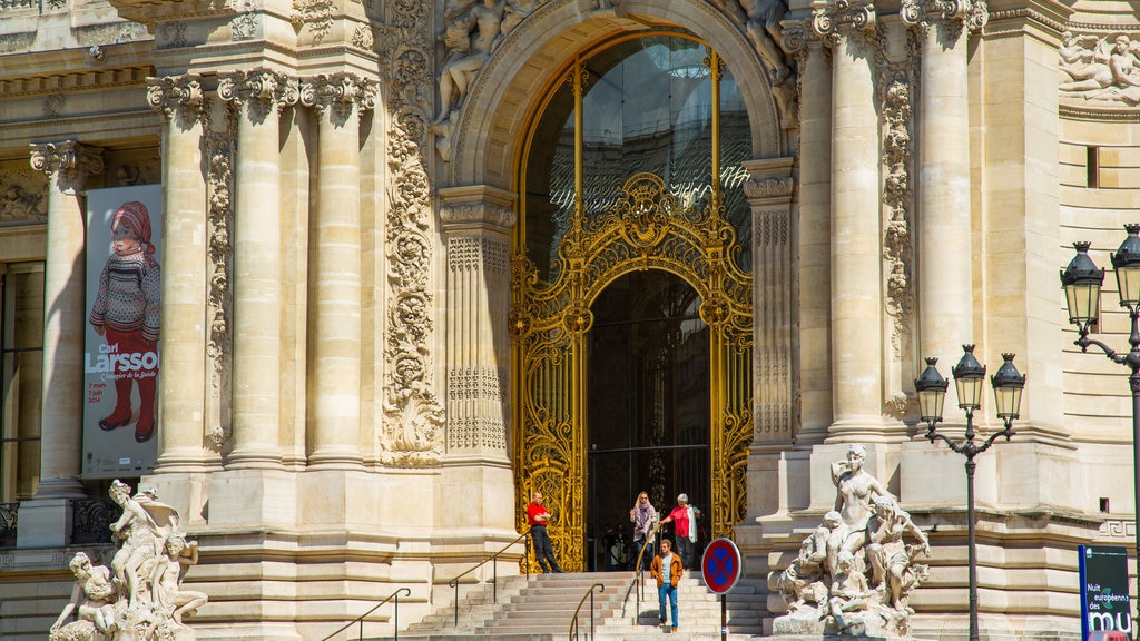 Petit Palais featuring heritage architecture