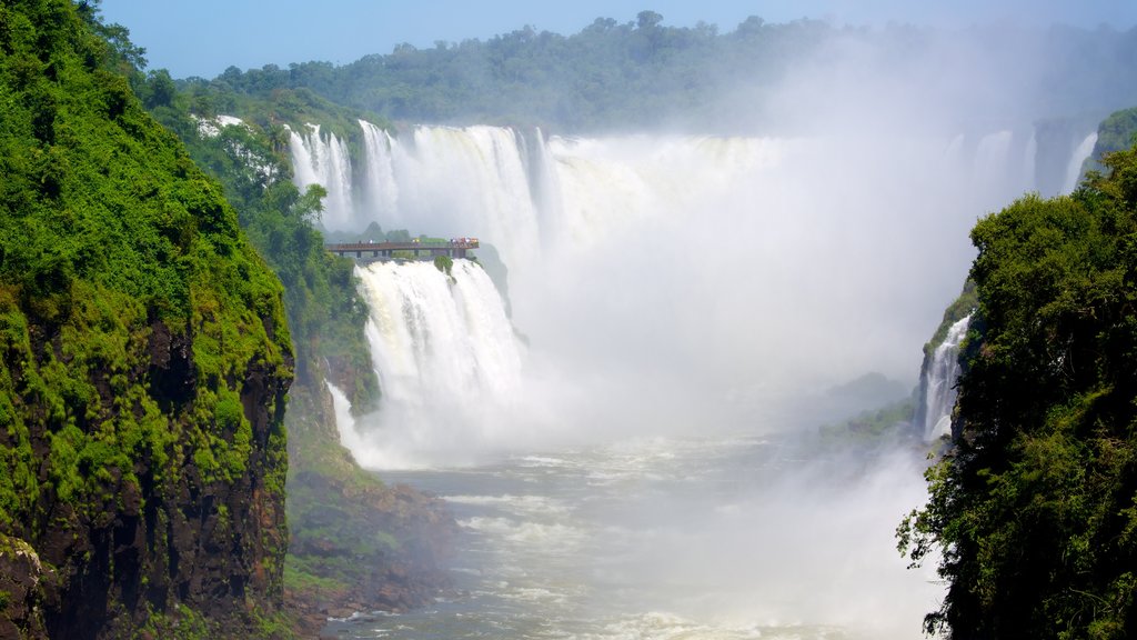 Iguacu Falls showing a waterfall