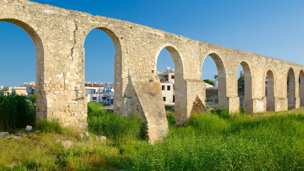 Acueducto de Larnaca ofreciendo arquitectura patrimonial