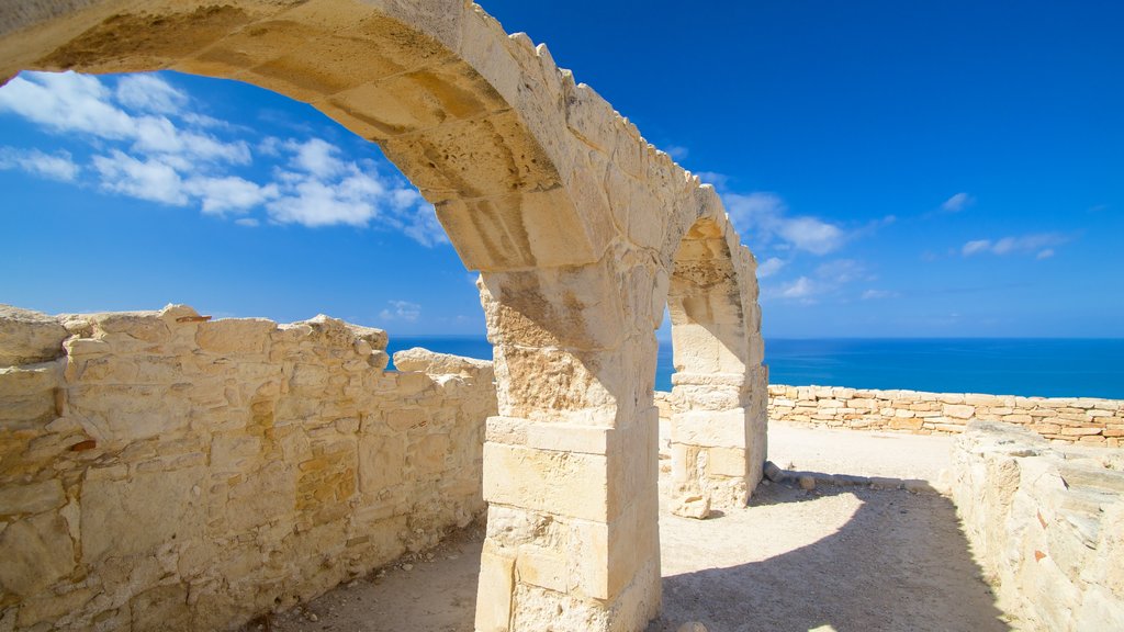 Ruines de Kourion montrant bâtiments en ruines