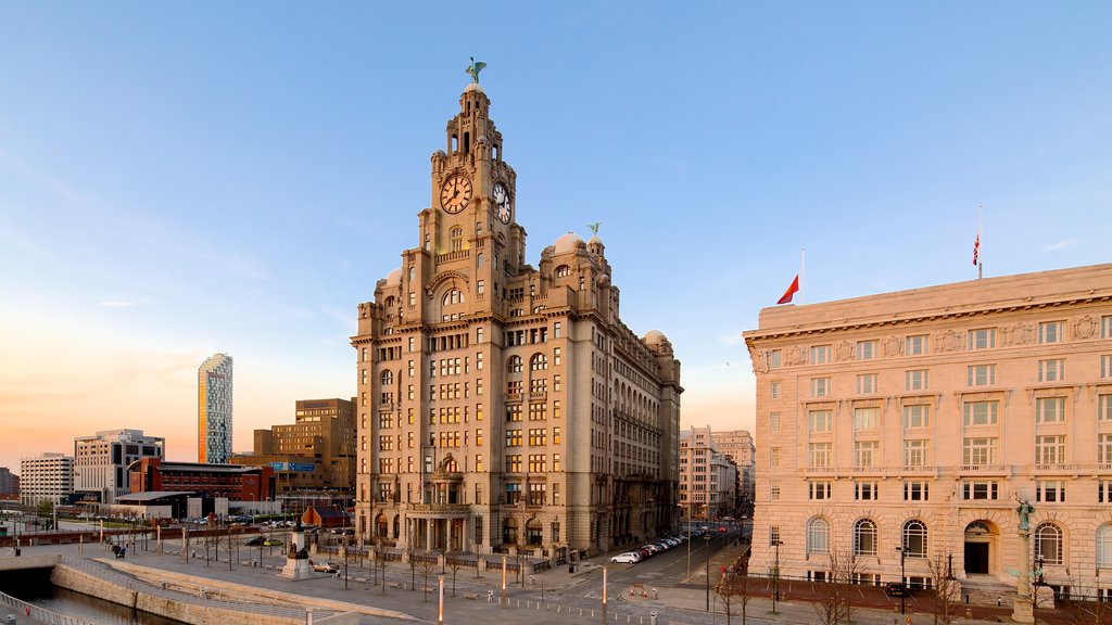 Royal Liver Building caracterizando arquitetura de patrimônio e uma cidade