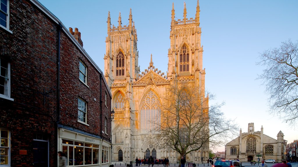 York Minster showing street scenes, a church or cathedral and heritage architecture