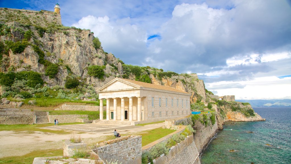 Vieille forteresse qui includes paysages côtiers et architecture patrimoniale