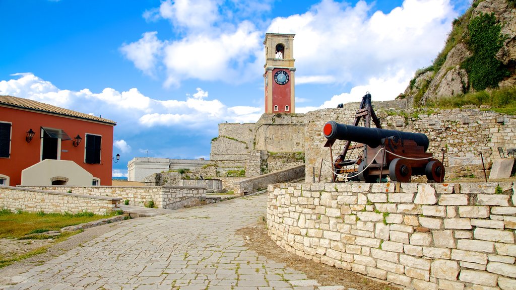 Old Fortress showing military items and heritage architecture