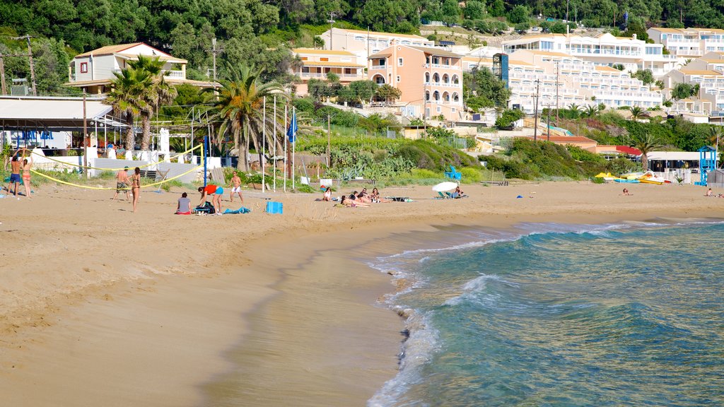 Playa de Pelekas ofreciendo una playa, escenas tropicales y vista panorámica