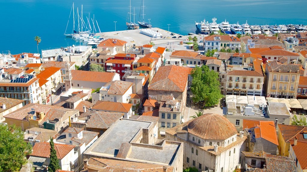 Nafplio welches beinhaltet Küstenort