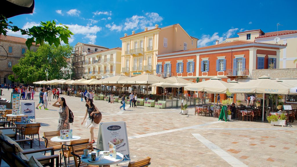 Plaza de la Constitución ofreciendo escenas urbanas, patrimonio de arquitectura y un parque o plaza