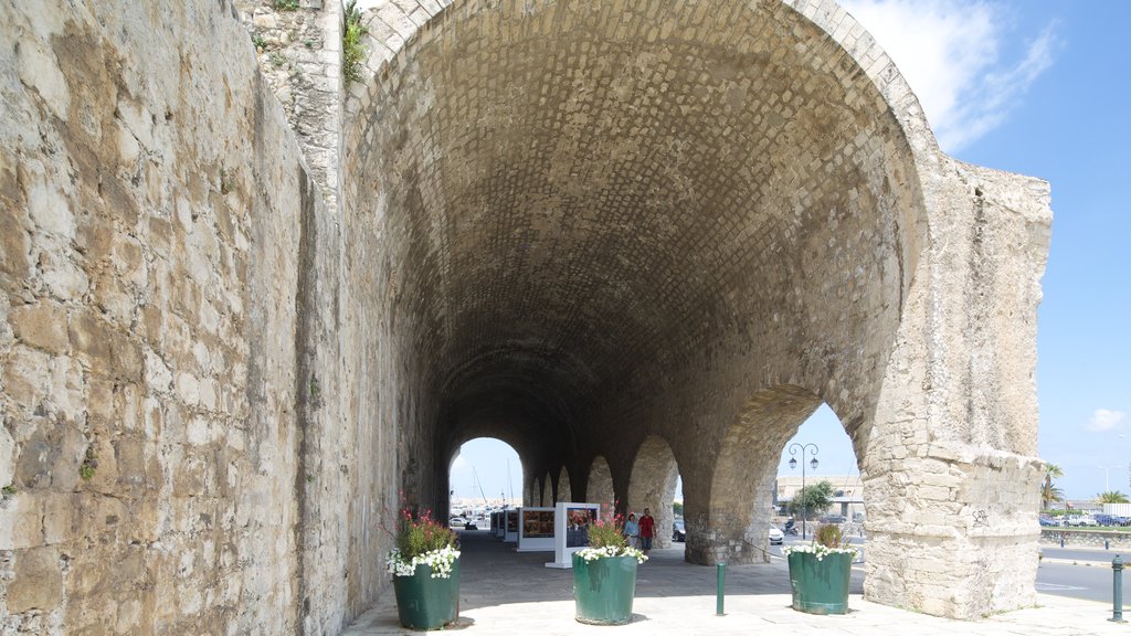 Haven van Heraklion toont historische architectuur