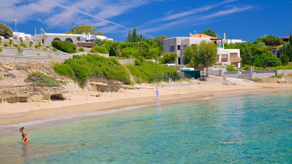 Pefkos-strand toont een zandstrand en algemene kustgezichten