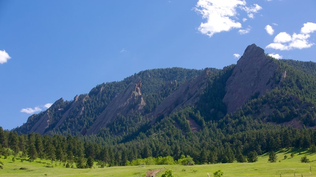 Parque de Chautauqua mostrando montanhas