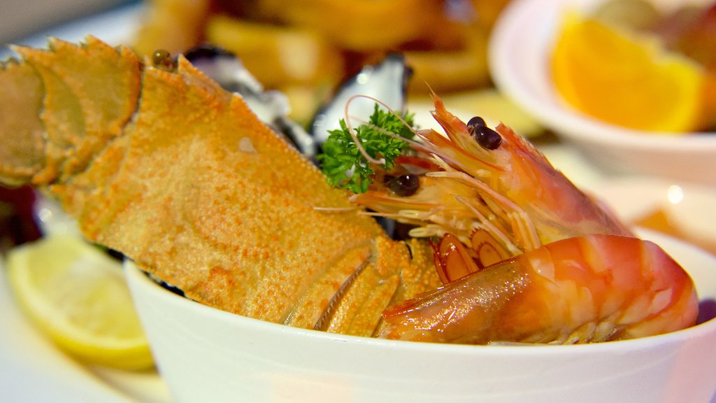 Darwin Waterfront showing food