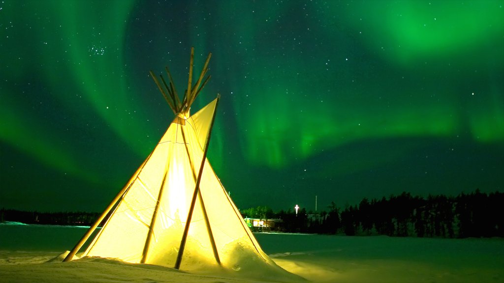 Territorios del Noroeste ofreciendo escenas de noche y aurora boreal