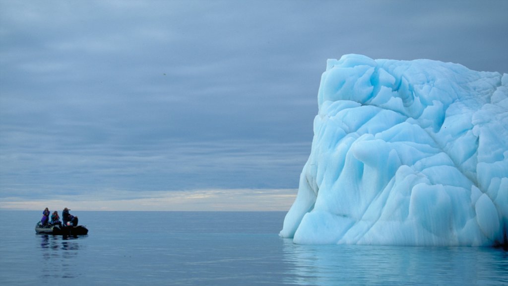 Nunavut ofreciendo vistas generales de la costa y nieve