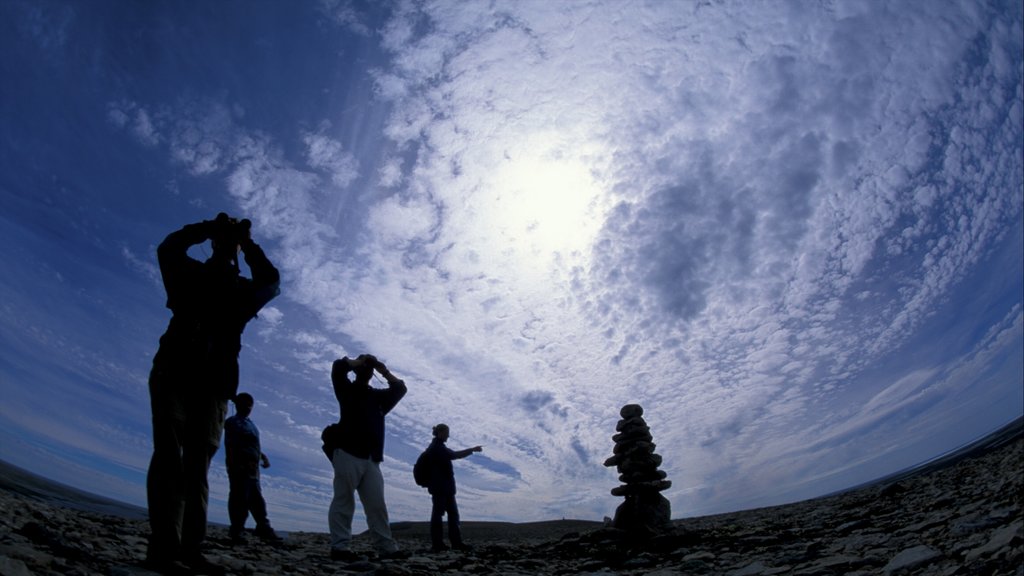 Nunavut aussi bien que petit groupe de personnes