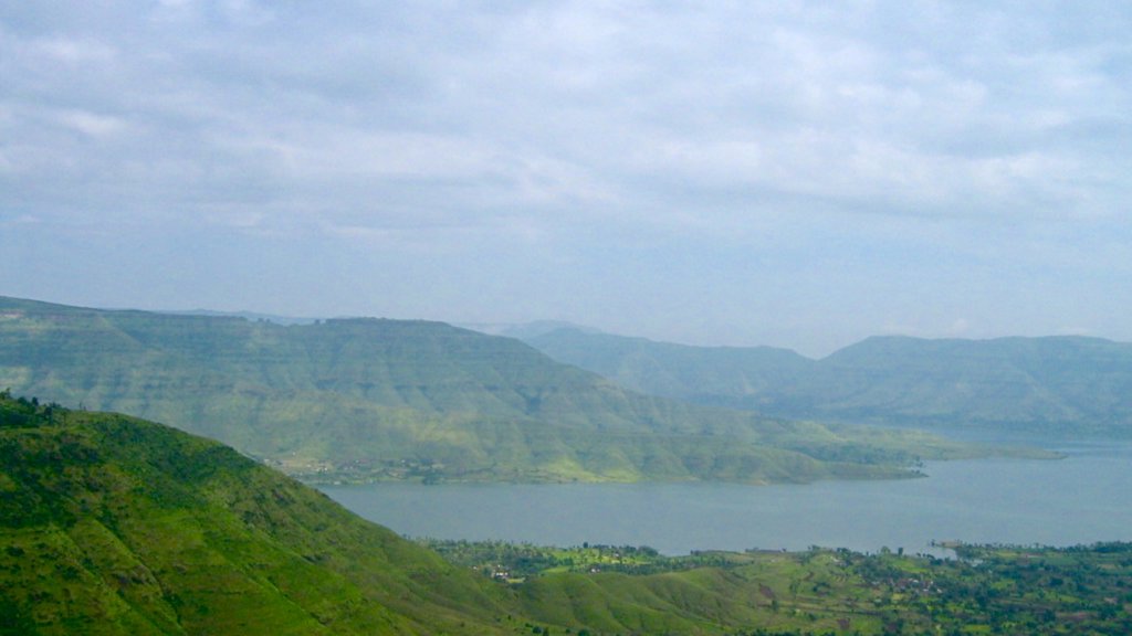 Mahabaleshwar mostrando um lago ou charco