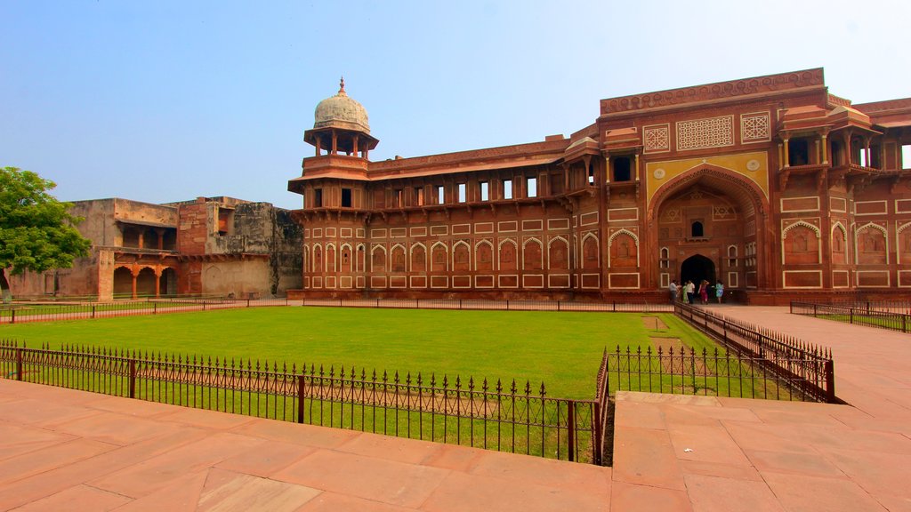 Agra Fort showing heritage architecture