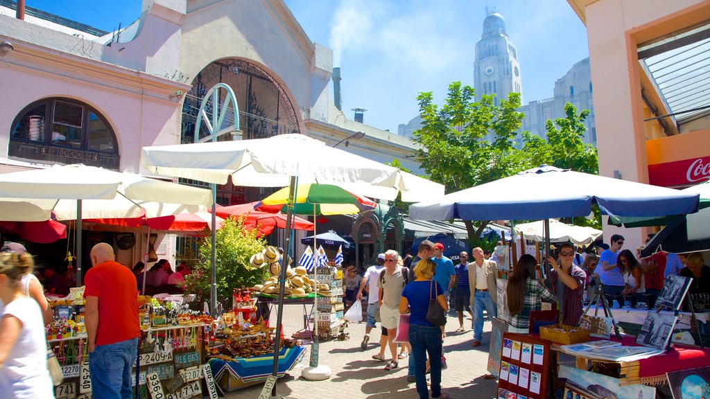 Mercado Agricola de Montevideo showing markets as well as a large group of people