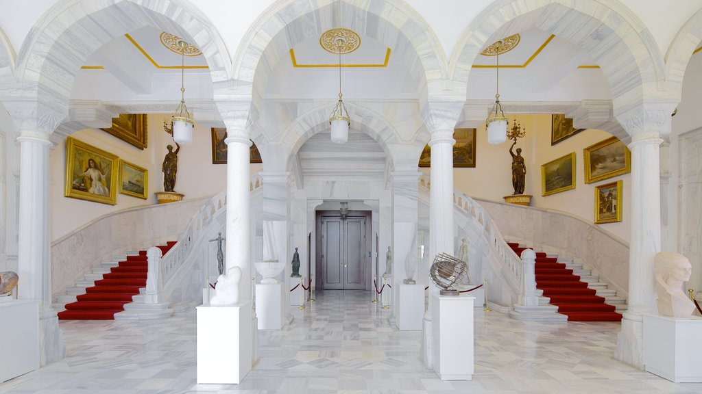 Museo Estatal de Arte y Escultura ofreciendo vistas interiores y un castillo