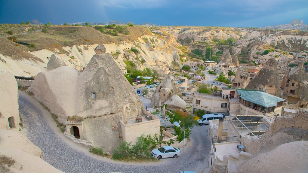 Sunset Point showing street scenes