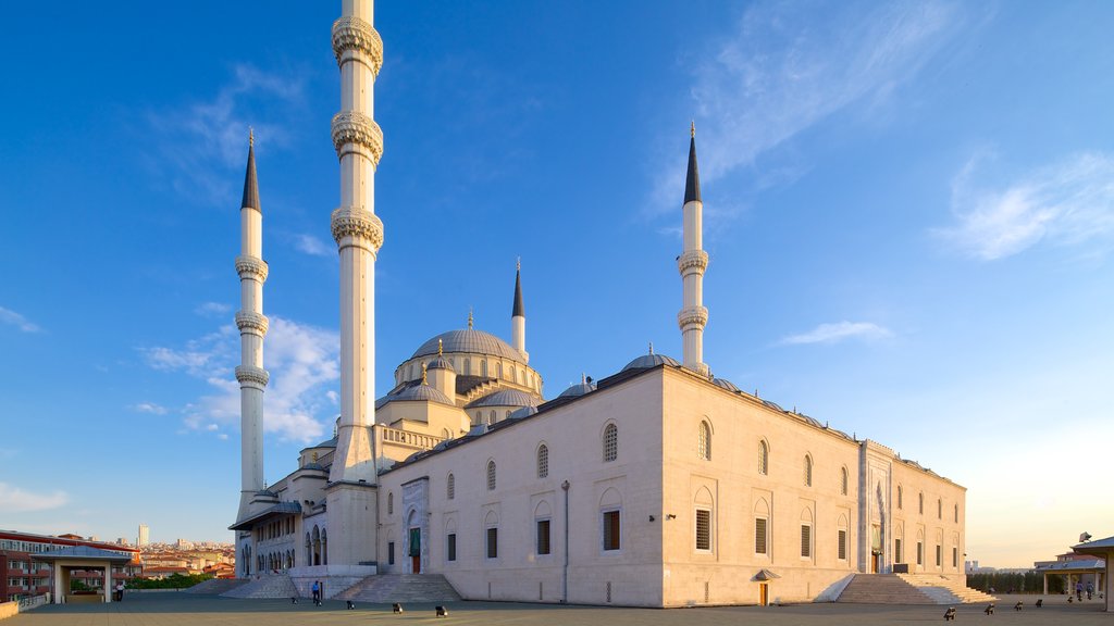 Kocatepe Mosque featuring a mosque and religious elements