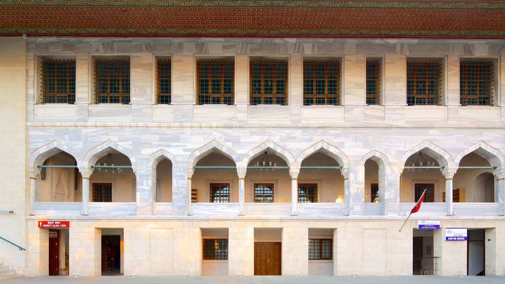 Kocatepe Mosque showing religious elements and a mosque