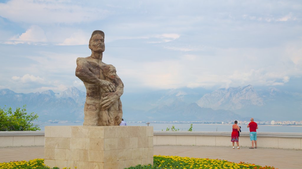 Parque Karaalioglu mostrando jardín, flores y arte al aire libre