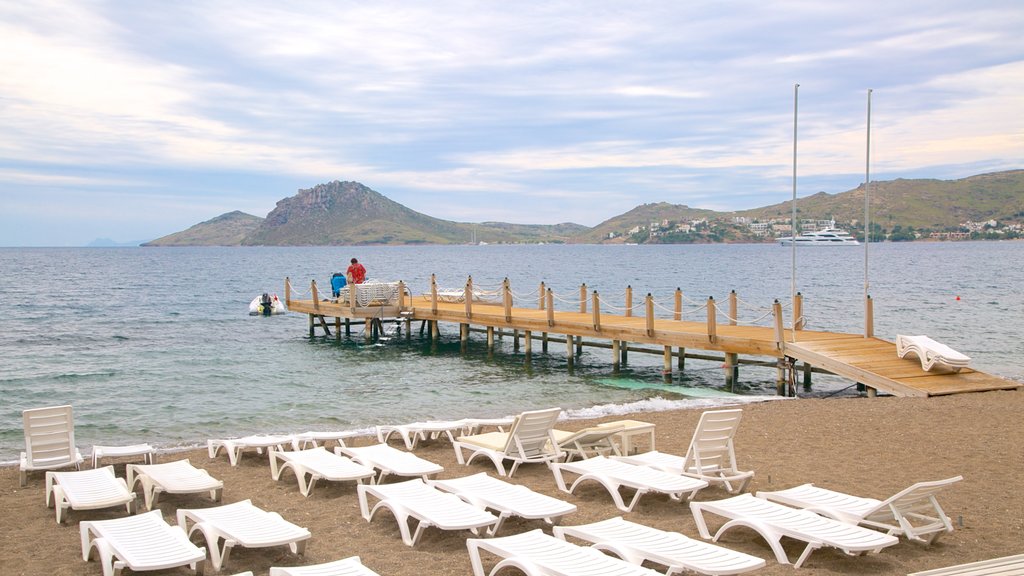 Yalikavak Beach showing a pebble beach and general coastal views