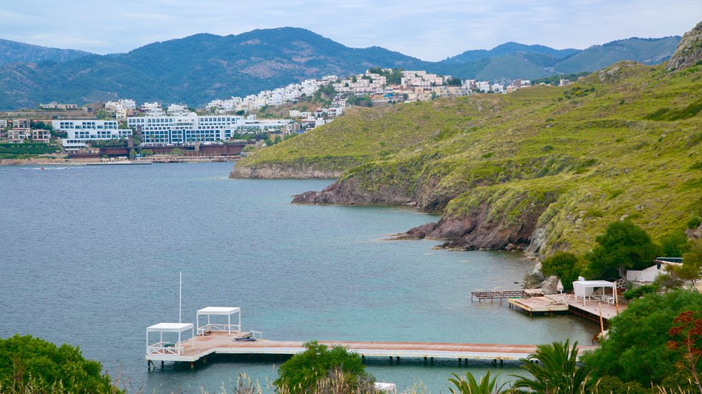 Praia de Yalıkavak caracterizando paisagens litorâneas