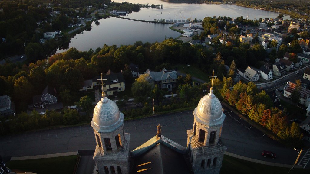 St. Johnsbury mostrando una iglesia o catedral y arquitectura patrimonial