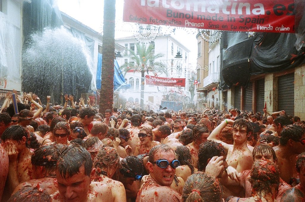 La Tomatina_Crowds