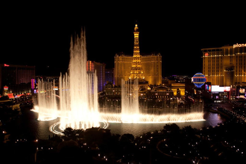 Stunning water-jet display at Fountains of Bellagio 