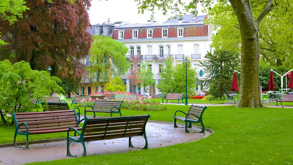 Aix-les-Bains showing a garden