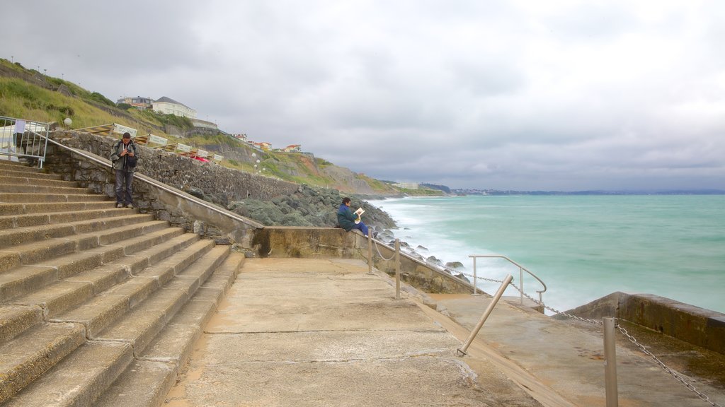 Cote des Basques showing rugged coastline