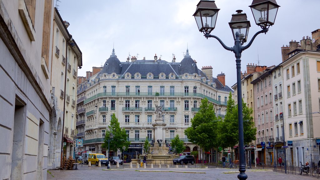 Place Notre Dame que incluye arquitectura patrimonial