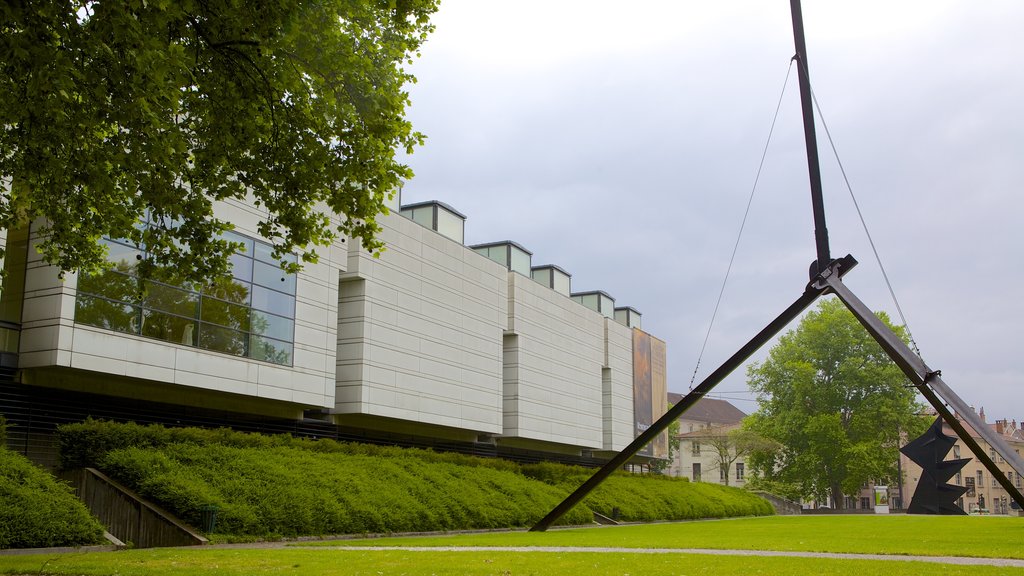 Museu de Grenoble caracterizando arte