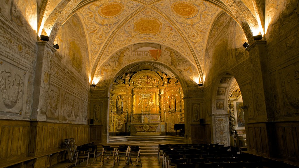 Dauphinois Museum showing art, interior views and a church or cathedral