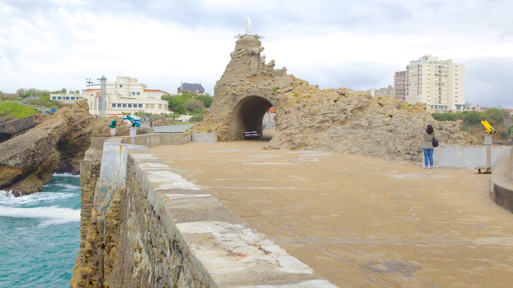 Virgin\'s Rock showing a ruin, rugged coastline and a coastal town