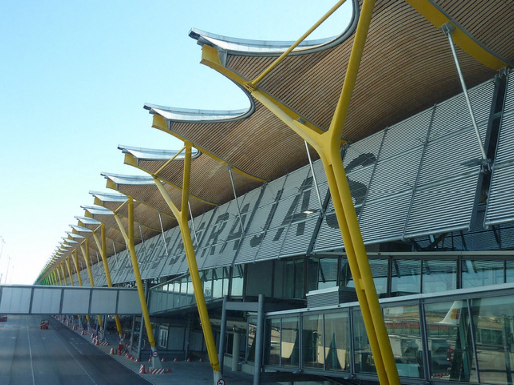 what is the best option to get from madrid international airport to city center