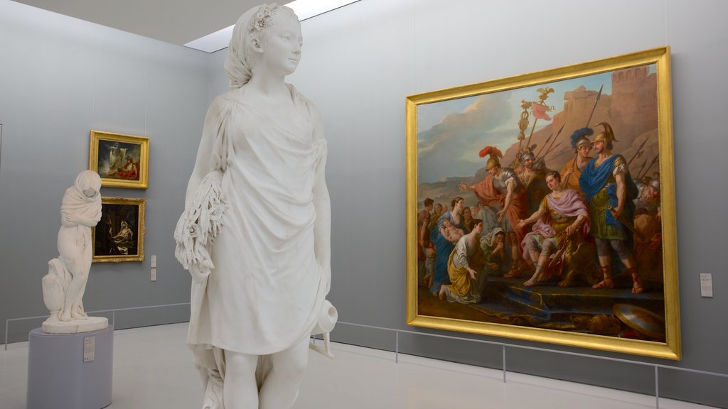 Musée Fabre que incluye una estatua o escultura, vista interna y arte